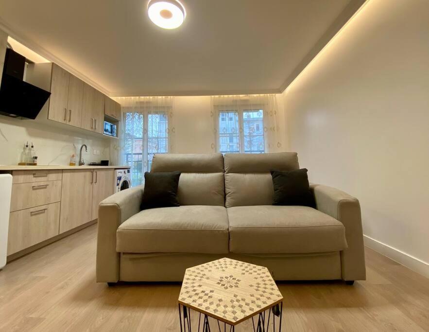 Suite Maximilien Near Disneyland بوسي سان جورْج المظهر الخارجي الصورة